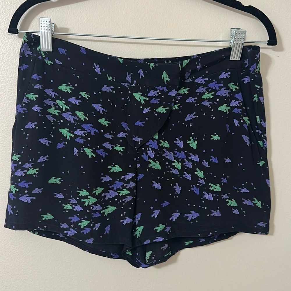 Tori Richard Womens 100% Silk Fish Print Shorts Sz 4 Resortwear Preppy Coastal - Picture 1 of 8